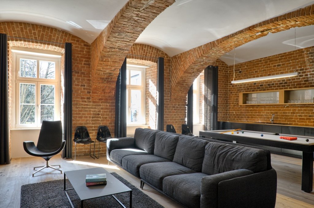 Brick Apartment: přiznaná cihla dodává industriální atmosféru