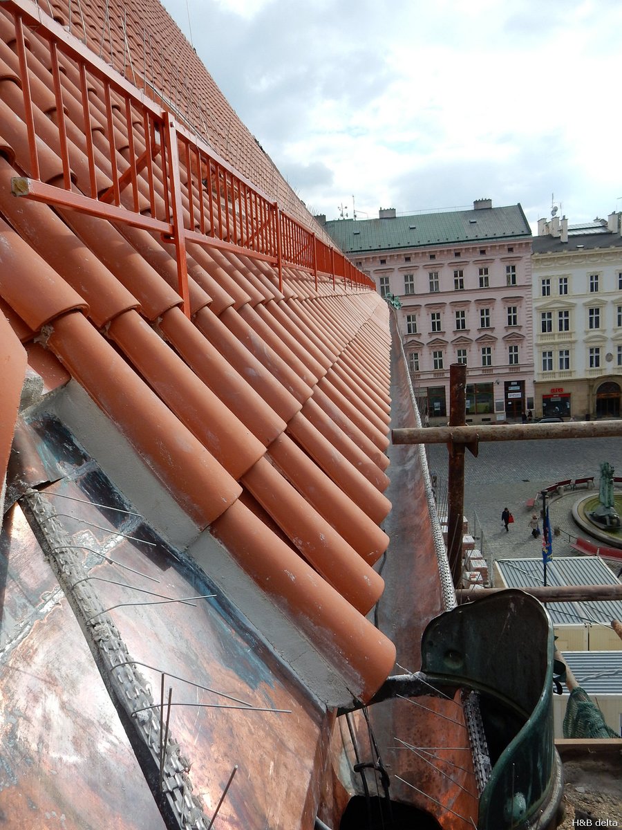 Z rekonstrukce střech olomoucké radnice