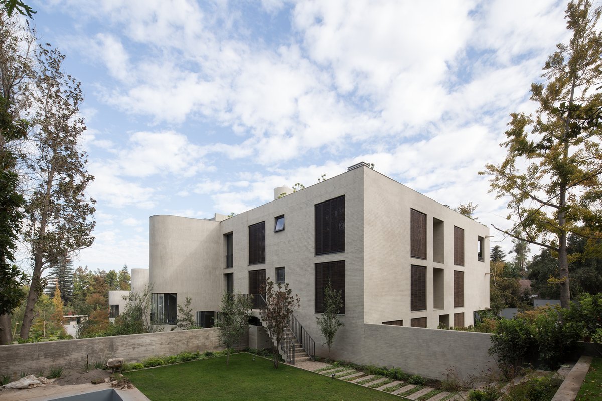I „urputná a surová“ betonová budova může dávat v Chile pocit bezpečí