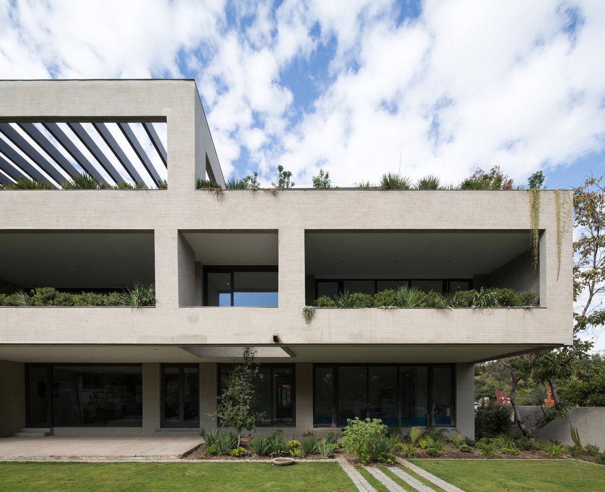 I „urputná a surová“ betonová budova může dávat v Chile pocit bezpečí
