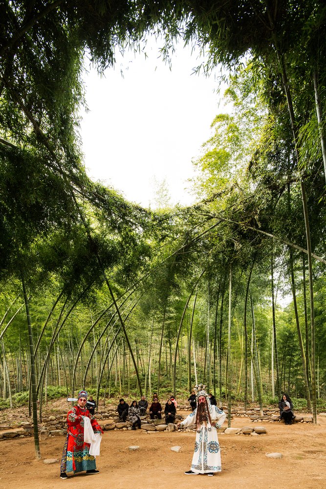 Čínský zelený amfiteátr, který sám zvolna roste