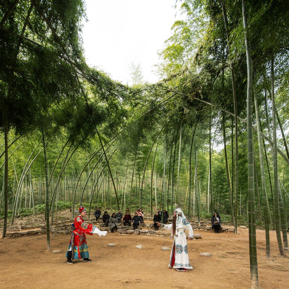 Čínský zelený amfiteátr, který sám zvolna roste
