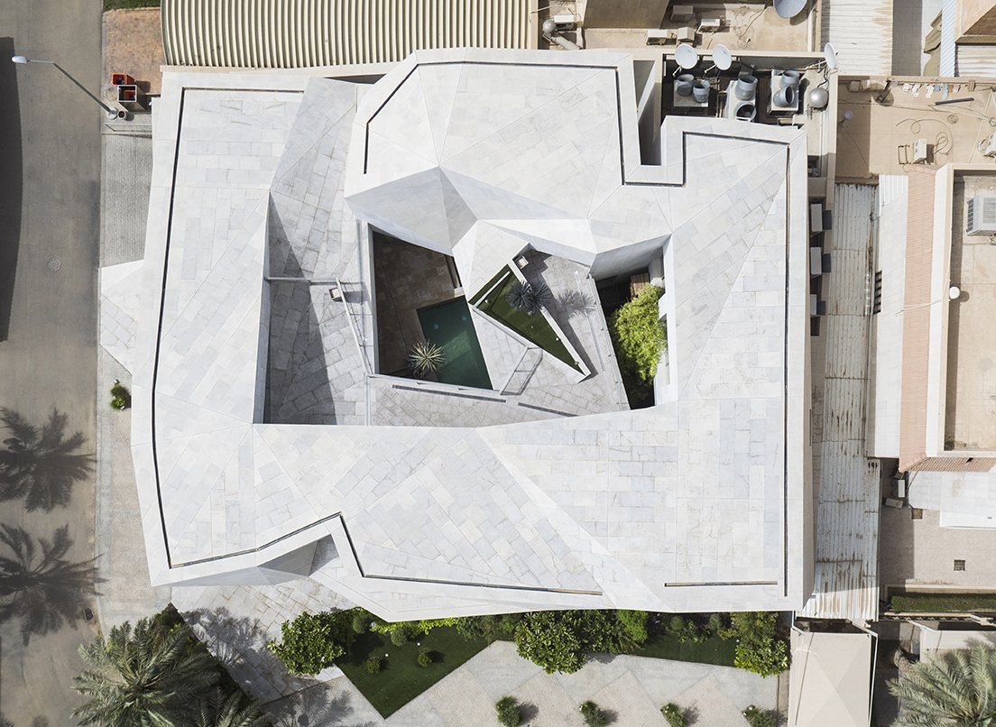 Rock House: plastická geometrie kamenného origami