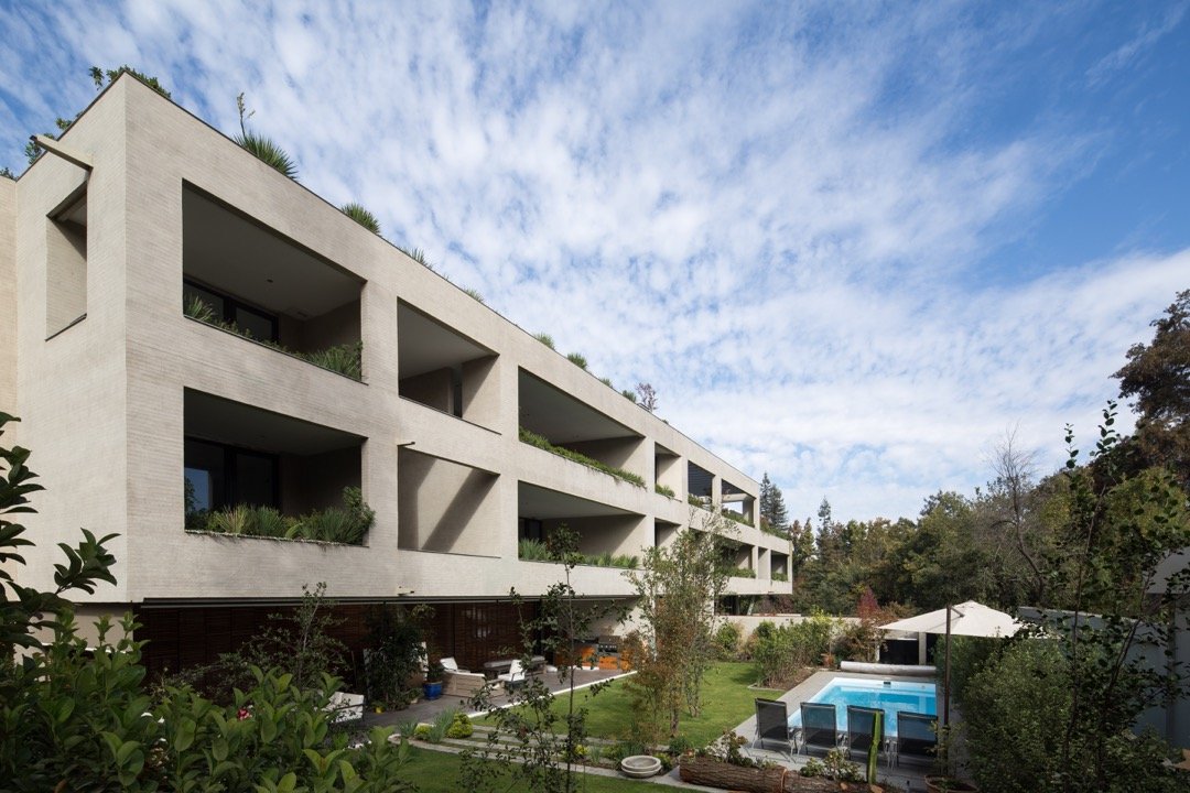 San Jose de la Sierra: civilizovaný bytový dům z podhůří And