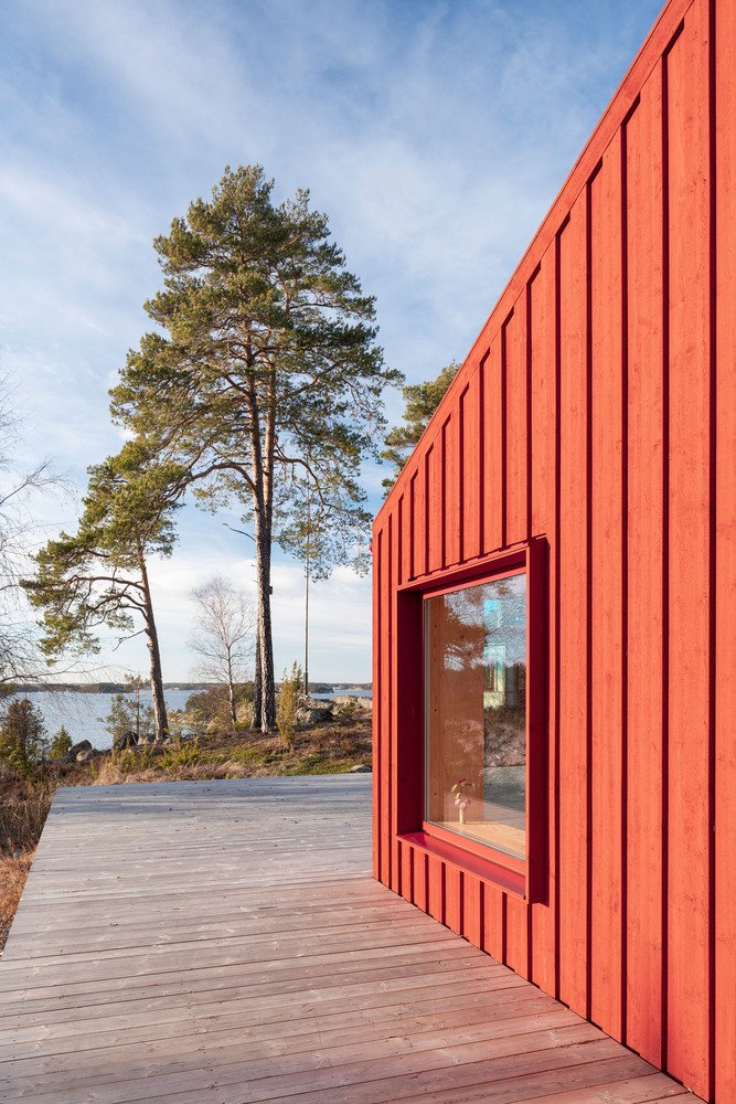 Červený Monochrome: nenáročná elegance bydlení ze Švédska