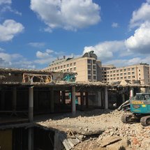 Demolice budovy telefonní ústředny v pražských Dejvicích