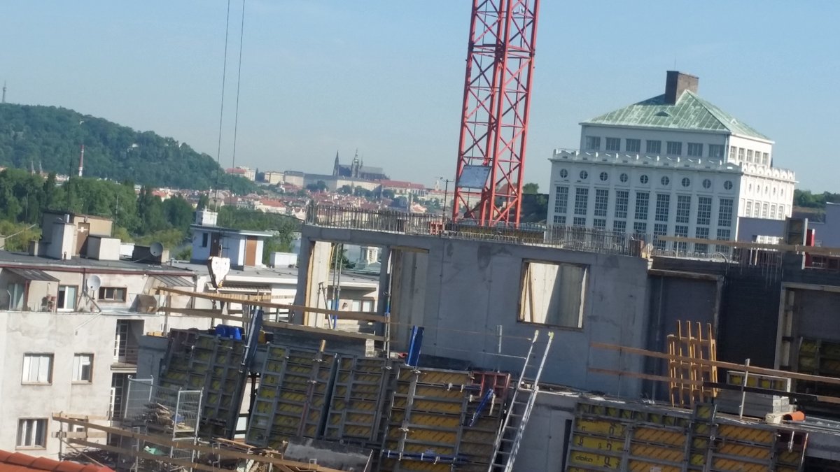 Stavba činžovního domu v Praze Podolí - jak jde čas